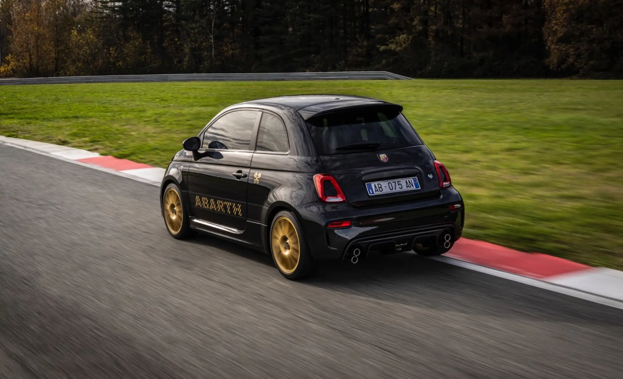 Abarth 695 75 Anniversario - Foto ufficiali - 4