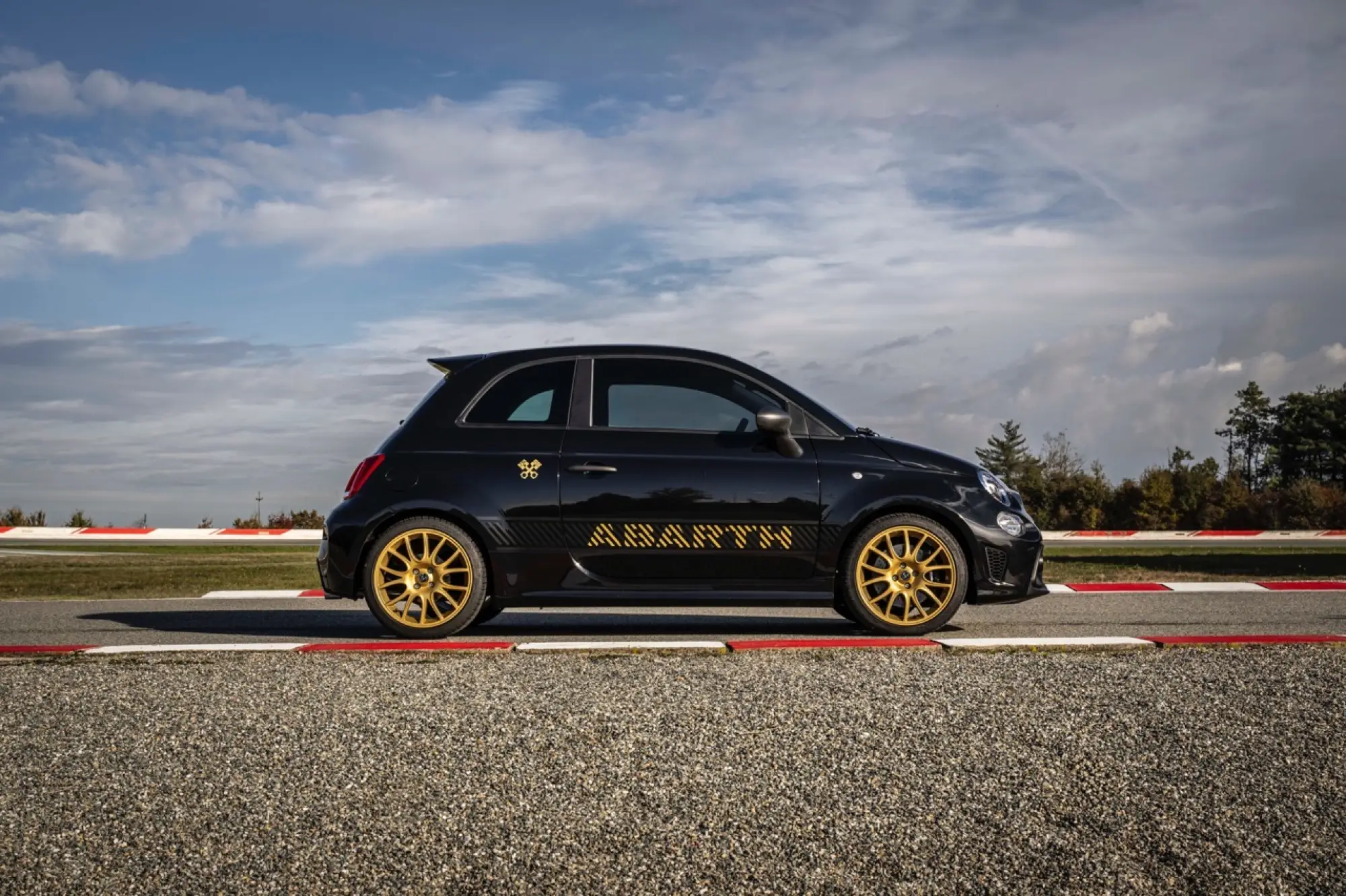 Abarth 695 75 Anniversario - Foto ufficiali - 7