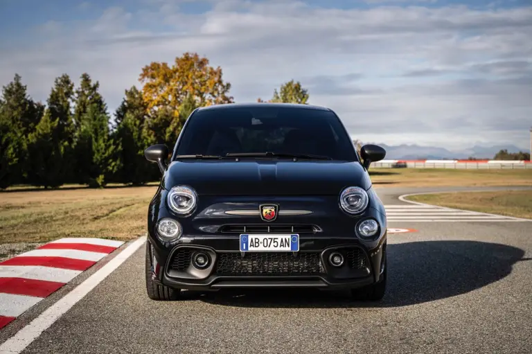 Abarth 695 75 Anniversario - Foto ufficiali - 11