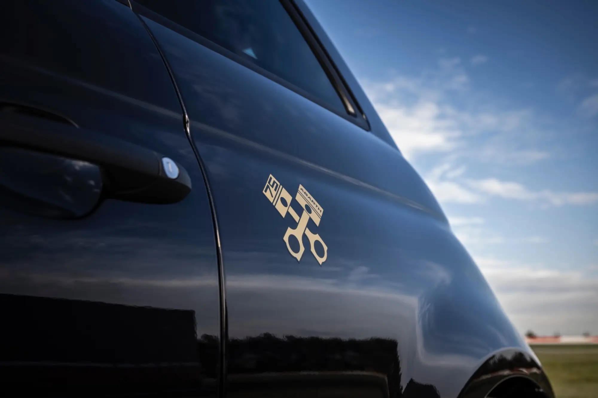Abarth 695 75 Anniversario - Foto ufficiali - 17