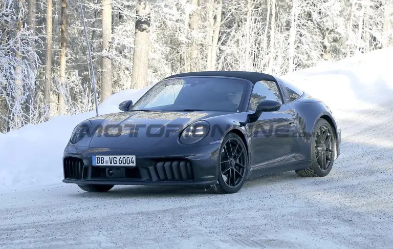 Porsche 911 Targa 2025 - Foto spia 14-02-2024 - 2