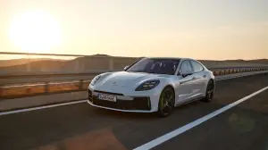 Porsche Panamera 2024 e-Hybrid - 4