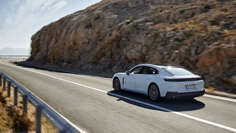 Porsche Panamera 2024 e-Hybrid - 8