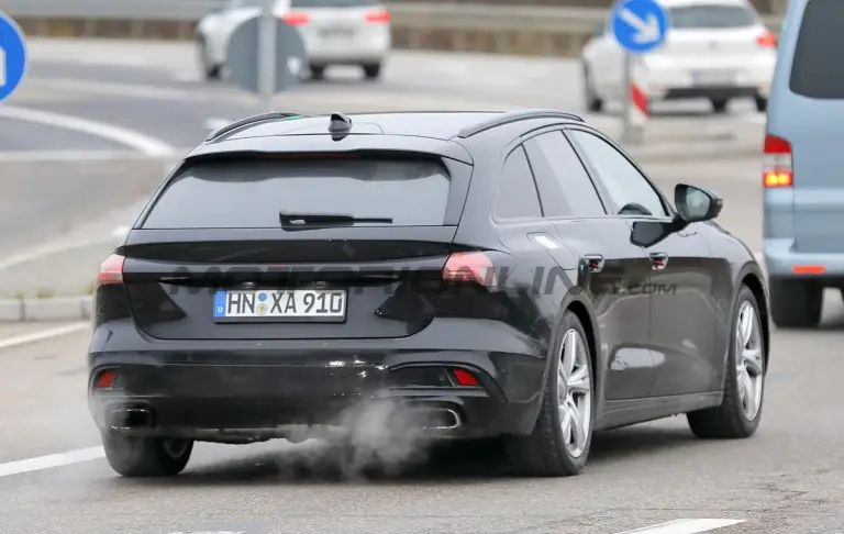 Audi A5 Avant - Foto spia 21-02-2024 - 9