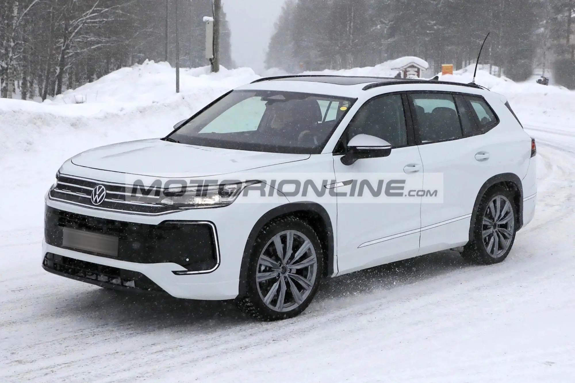 Volkswagen Tayron - Foto spia 22-2-2024 - 2