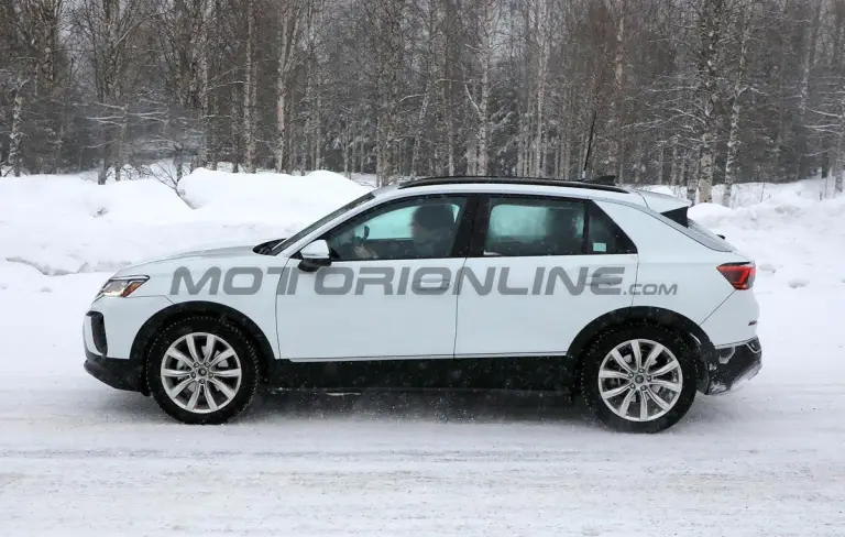 Volkswagen T-Roc 2025 - Foto spia 23-02-2024 - 7