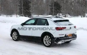 Volkswagen T-Roc 2025 - Foto spia 23-02-2024 - 10