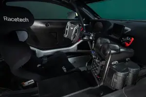 Aston Martin Vantage GT4 2024 - 9