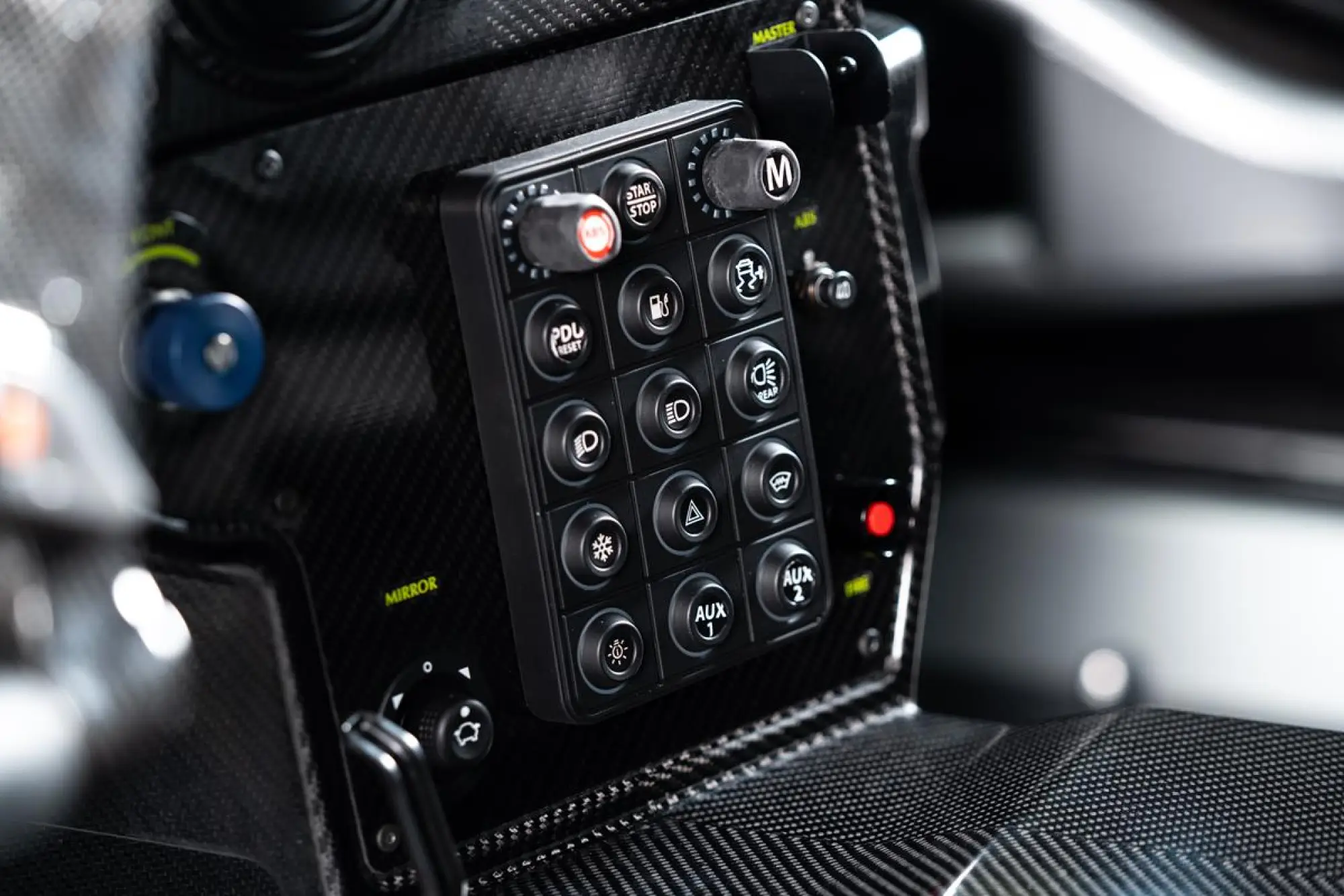 Aston Martin Vantage GT4 2024 - 16
