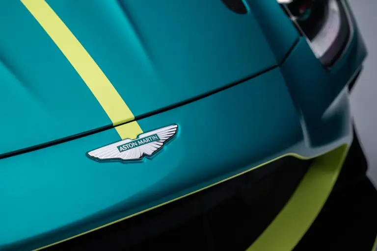 Aston Martin Vantage GT4 2024 - 12