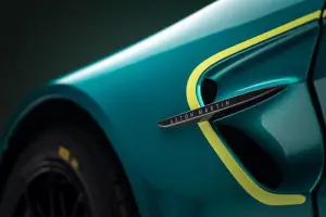 Aston Martin Vantage GT4 2024 - 13