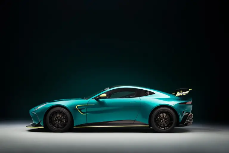 Aston Martin Vantage GT4 2024 - 3