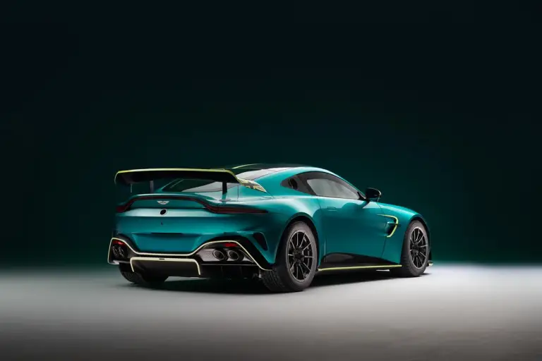 Aston Martin Vantage GT4 2024 - 4