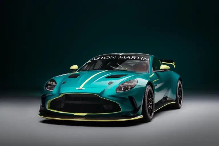 Aston Martin Vantage GT4 2024 - 11