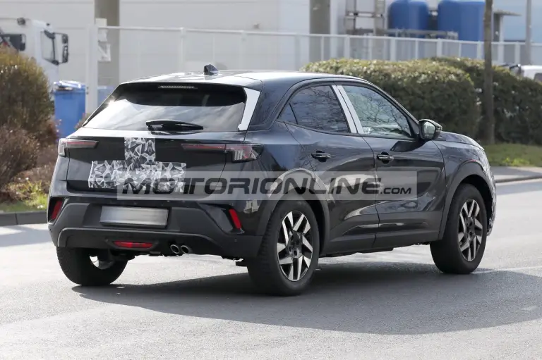 Opel Mokka facelift - Foto spia 28-2-2024 - 9