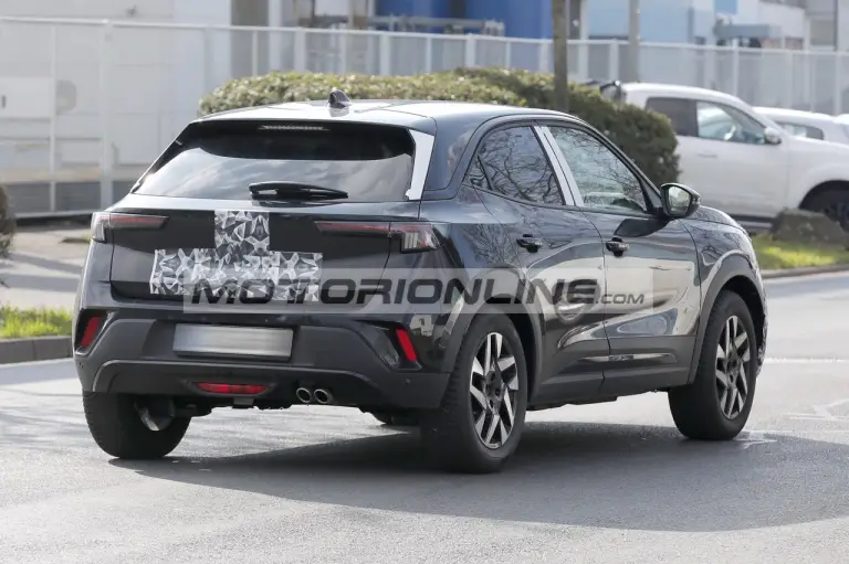 Opel Mokka facelift - Foto spia 28-2-2024 - 8