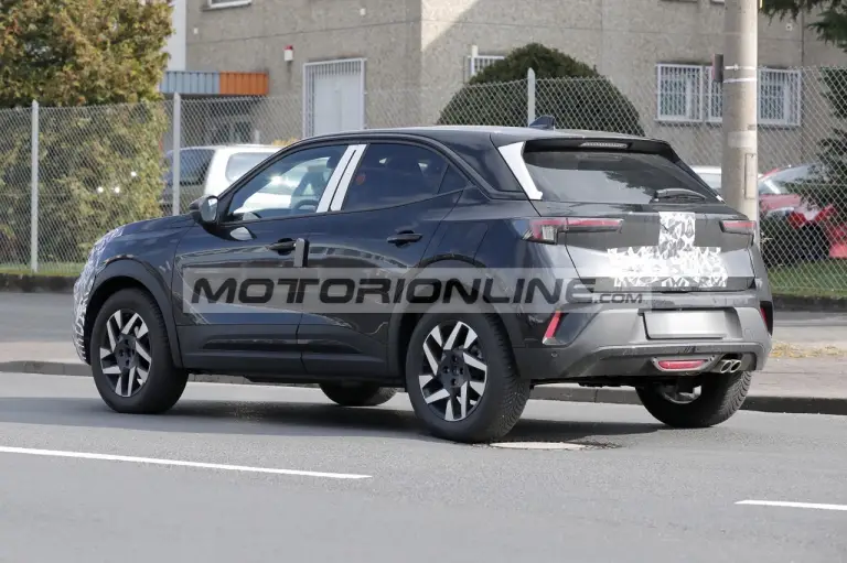 Opel Mokka facelift - Foto spia 28-2-2024 - 19