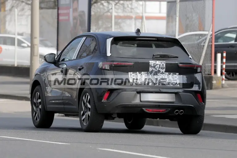 Opel Mokka facelift - Foto spia 28-2-2024 - 16