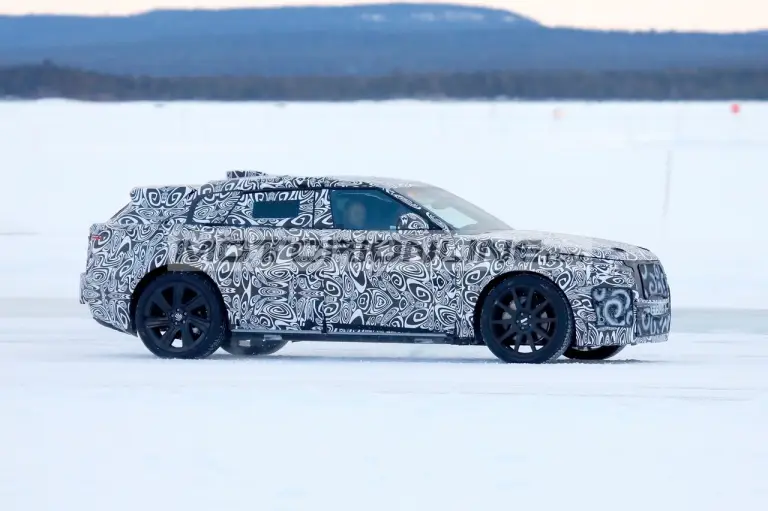 Range Rover EV - Foto spia 4-3-2024 - 4