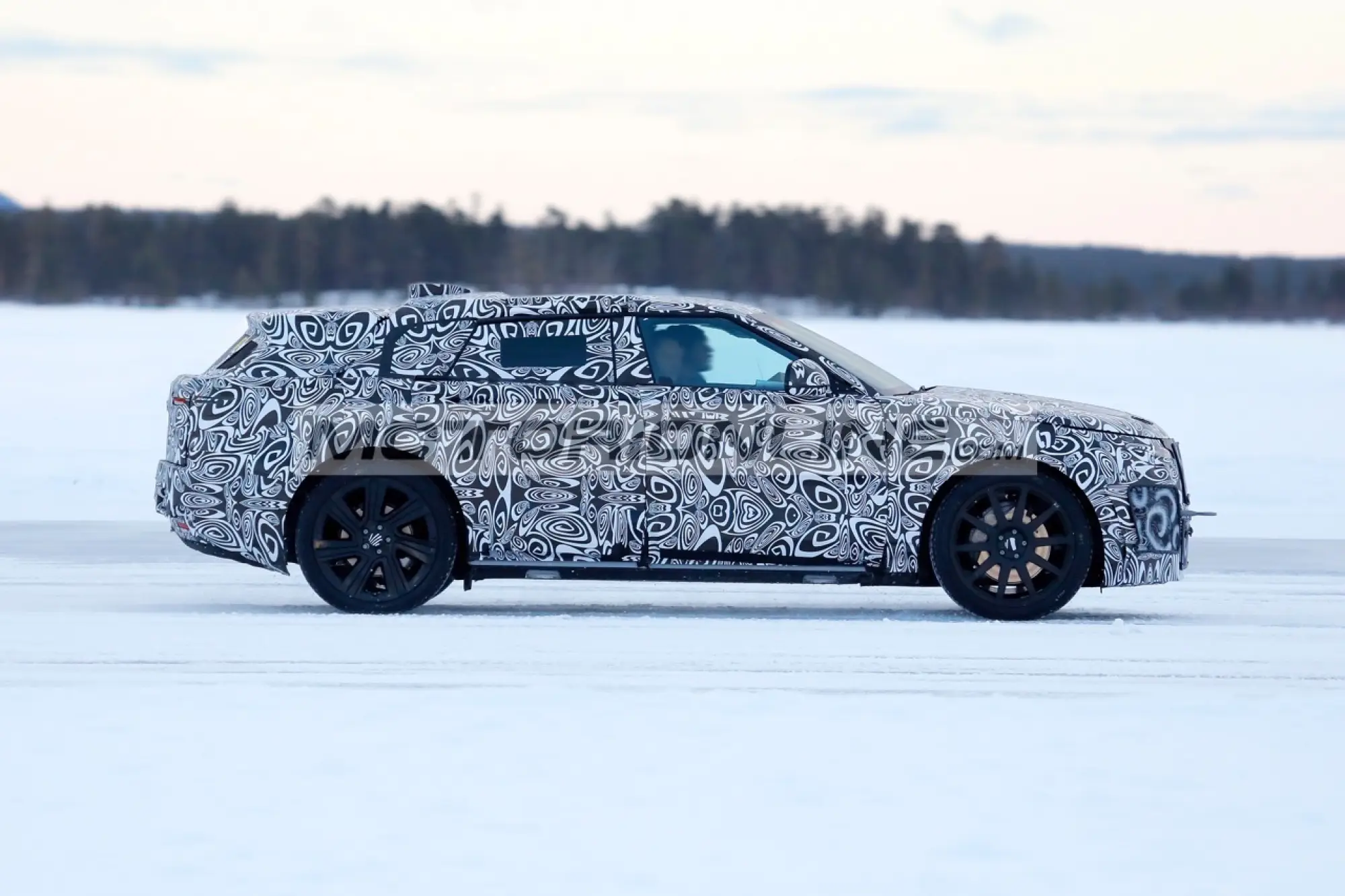 Range Rover EV - Foto spia 4-3-2024 - 5