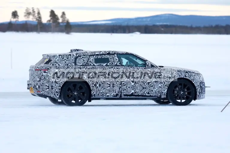 Range Rover EV - Foto spia 4-3-2024 - 7