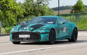 Aston Martin DBS - Foto spia 07-03-2024 - 1