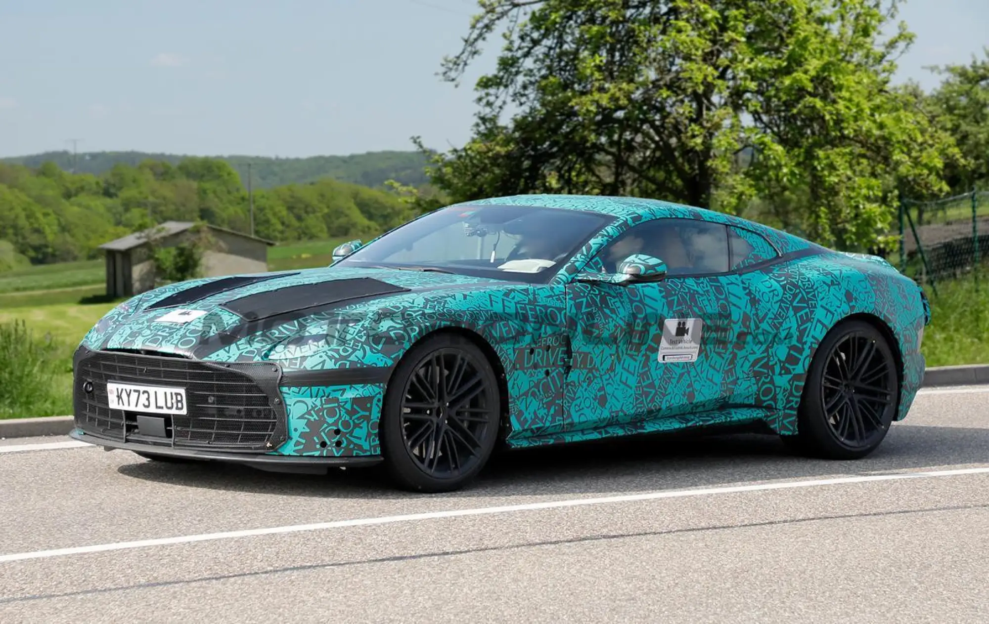 Aston Martin DBS - Foto spia 07-03-2024 - 3