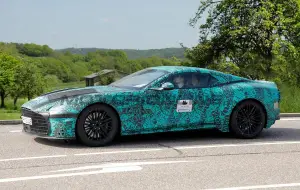 Aston Martin DBS - Foto spia 07-03-2024 - 9