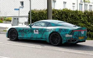 Aston Martin DBS - Foto spia 07-03-2024 - 4