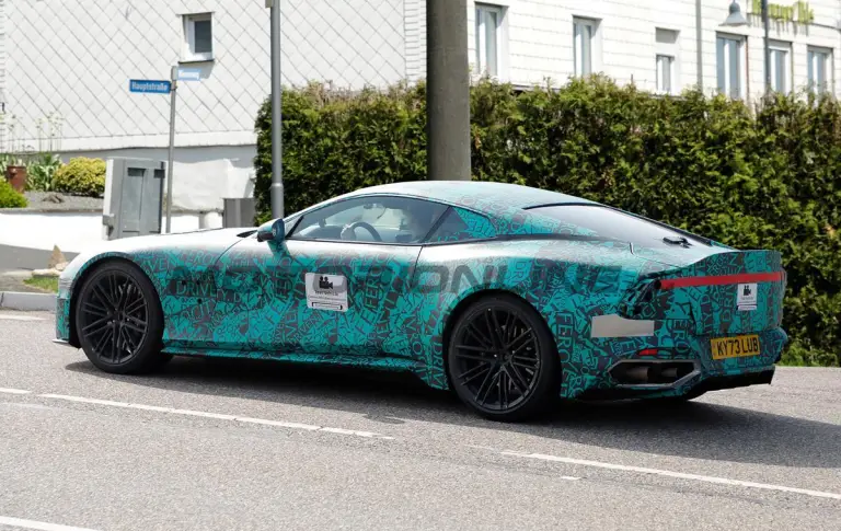 Aston Martin DBS - Foto spia 07-03-2024 - 4