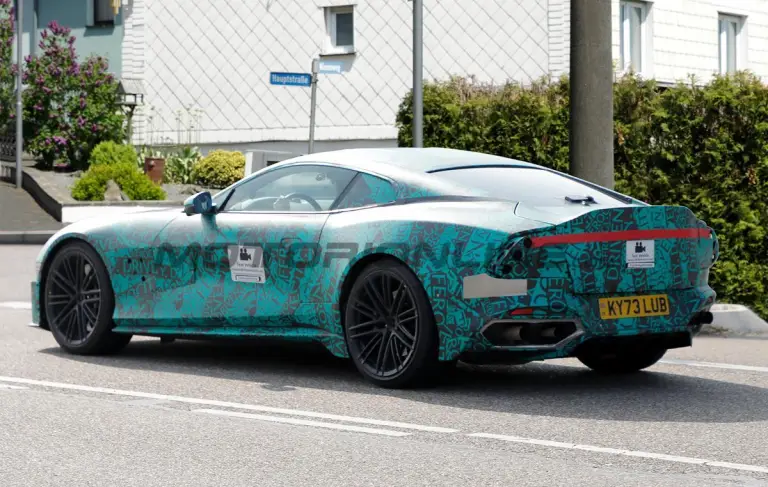 Aston Martin DBS - Foto spia 07-03-2024 - 6