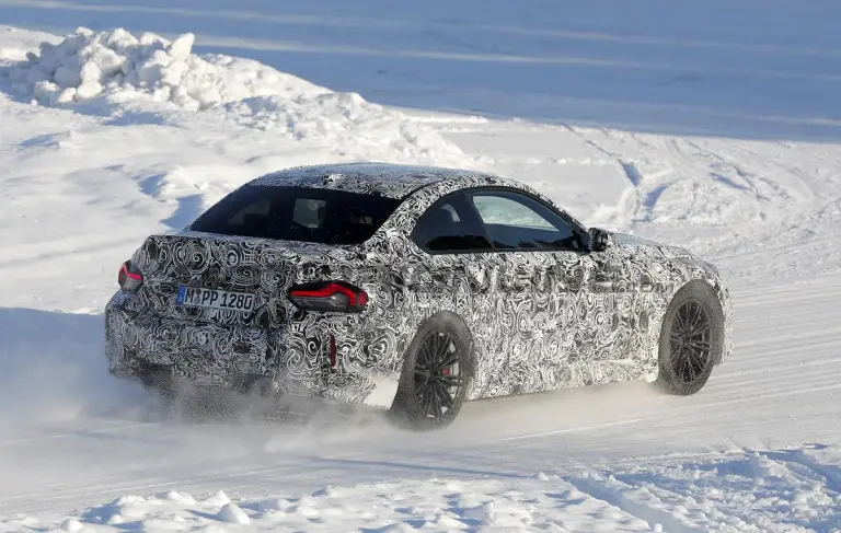 BMW M2 CS - Foto spia 08-03-2024 - 8
