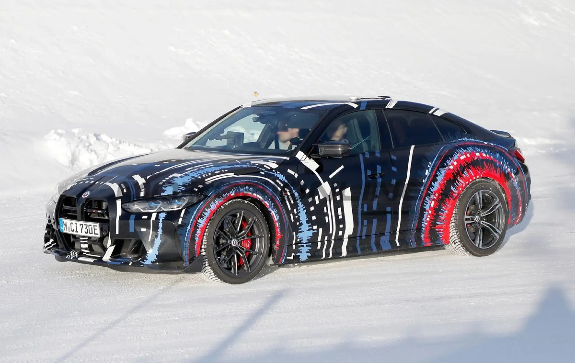 BMW i4 M - Foto spia 12-03-2024 - 4
