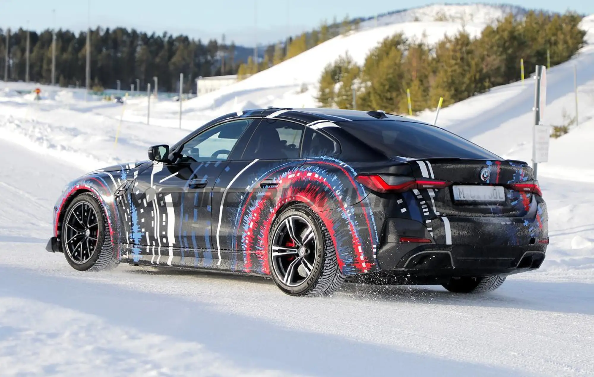 BMW i4 M - Foto spia 12-03-2024 - 8