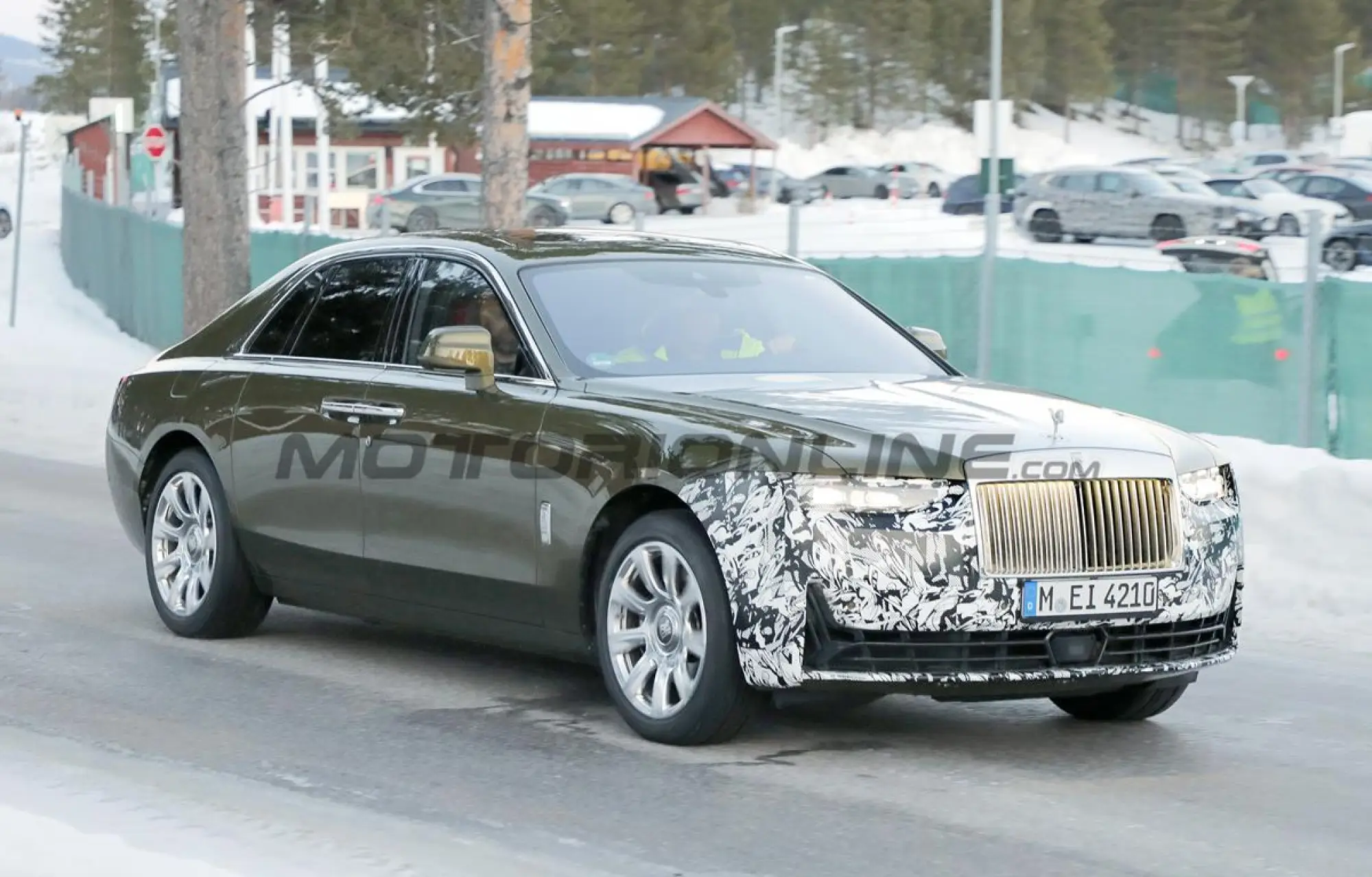 RollsRoyce Ghost 2025 Foto spia 13032024 2/11