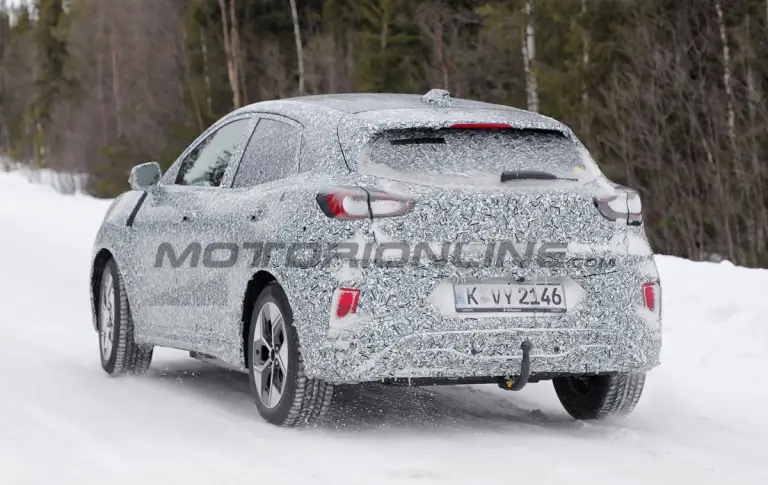 Ford Puma elettrica - Foto spia 18-03-2024 - 14