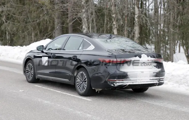 Volkswagen Phideon 2025 - Foto spia 18-03-2024 - 7