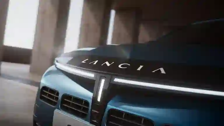 Lancia Ypsilon edizione limitata Cassina MHEV - 1