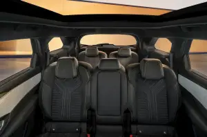 Nuova Peugeot 5008