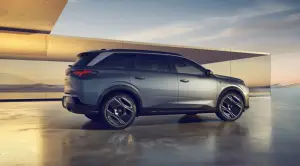 Nuova Peugeot 5008