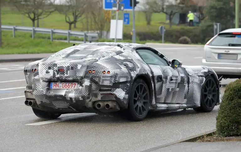 Ferrari 812 successore - Foto spia 21-03-2024 - 11