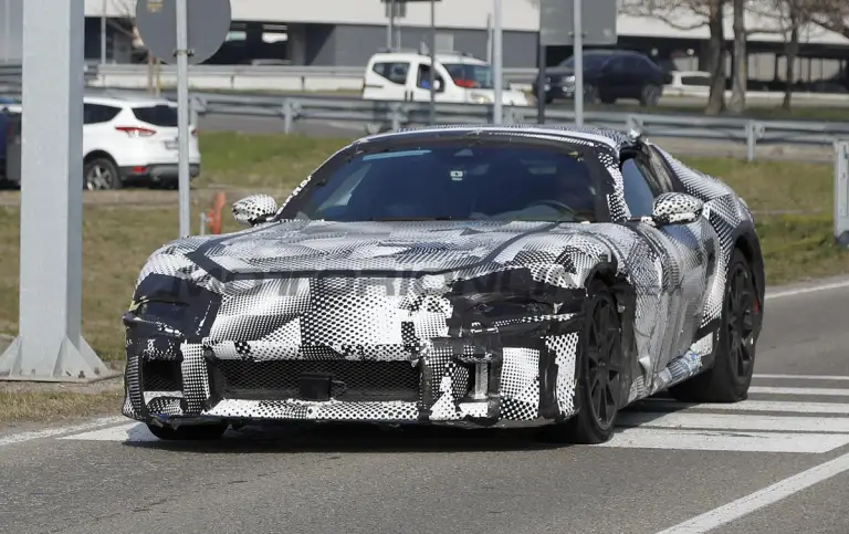 Ferrari 812 successore - Foto spia 21-03-2024 - 9