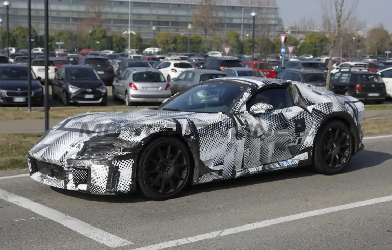 Ferrari 812 successore - Foto spia 21-03-2024 - 15