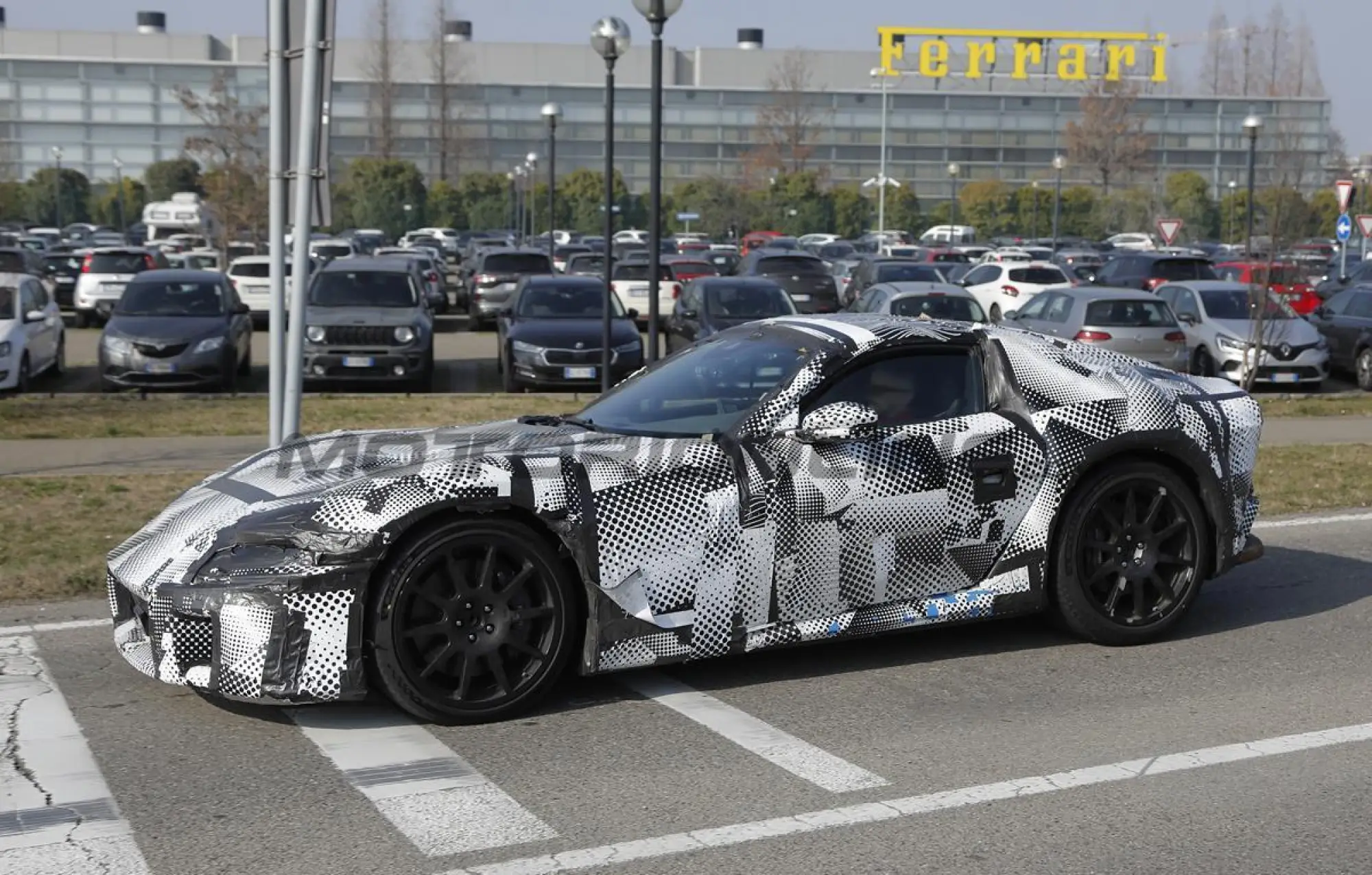 Ferrari 812 successore - Foto spia 21-03-2024 - 13