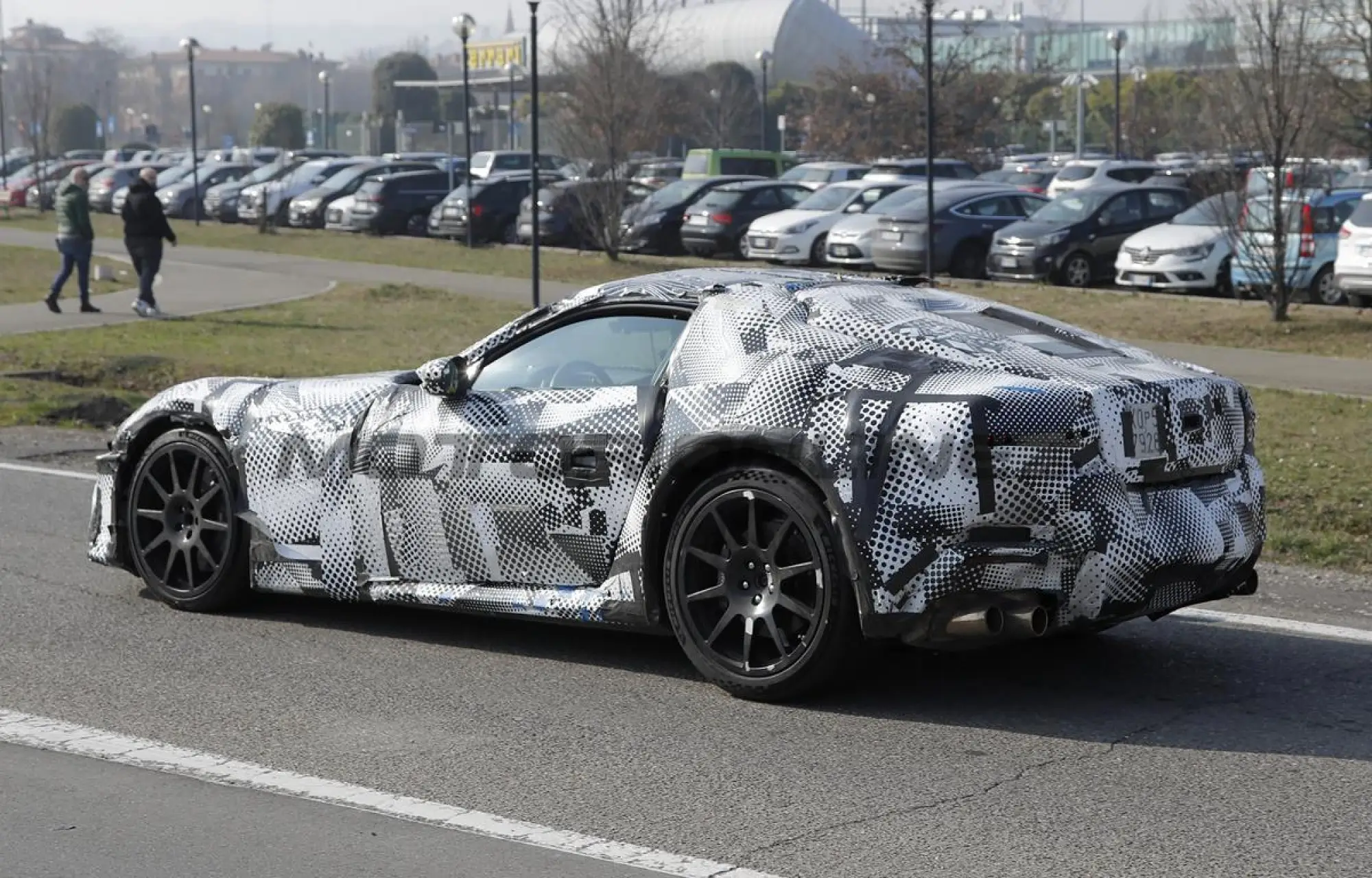 Ferrari 812 successore - Foto spia 21-03-2024 - 16