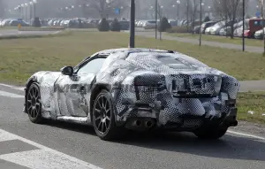 Ferrari 812 successore - Foto spia 21-03-2024