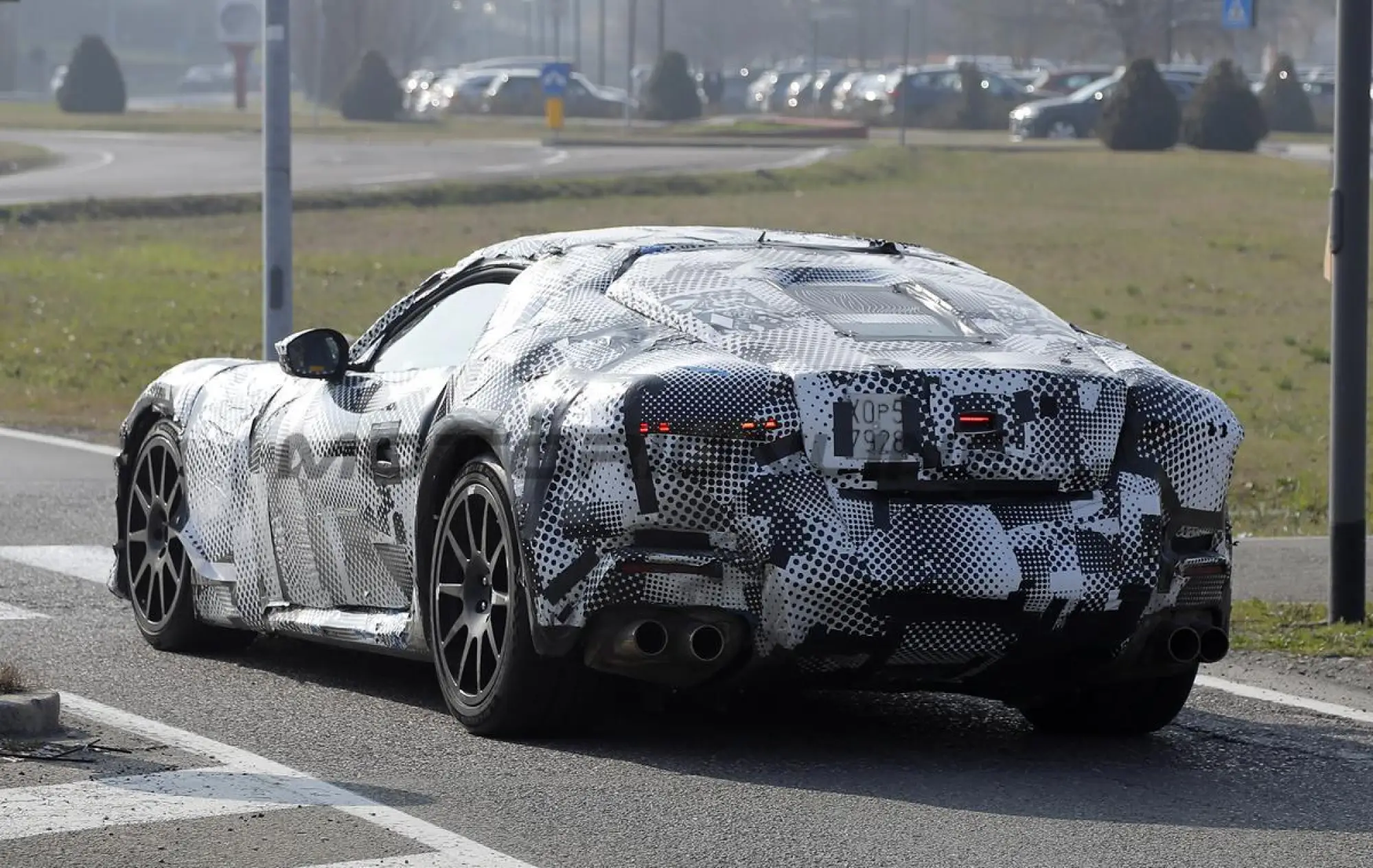 Ferrari 812 successore - Foto spia 21-03-2024 - 18