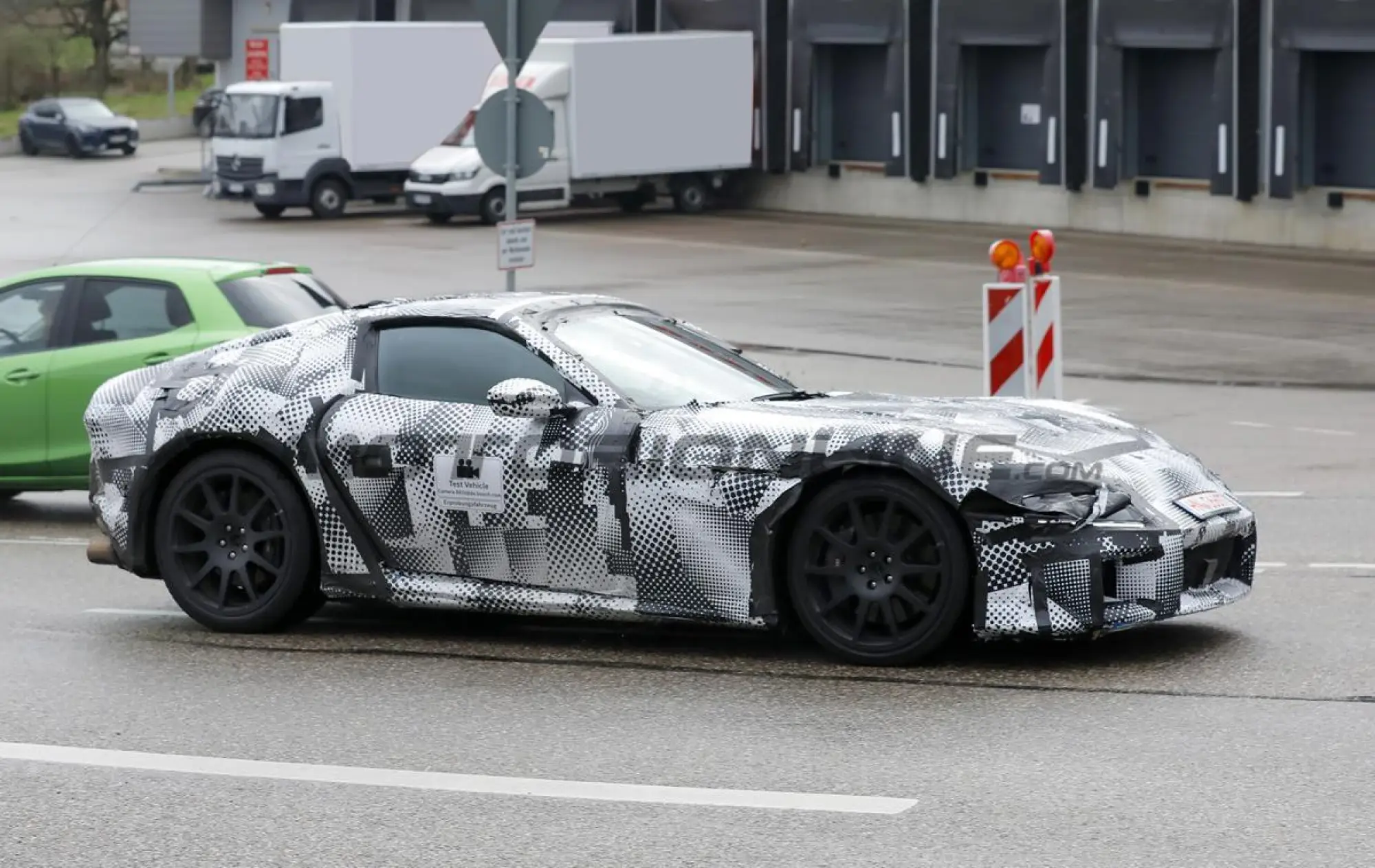 Ferrari 812 successore - Foto spia 21-03-2024 - 3