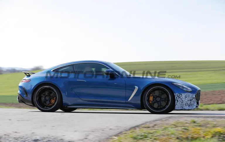 Mercedes-AMG GT 63 Performance non elettrificata - Foto spia 21-03-2024 - 11