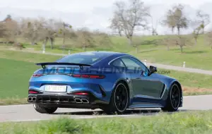 Mercedes-AMG GT 63 Performance non elettrificata - Foto spia 21-03-2024 - 16
